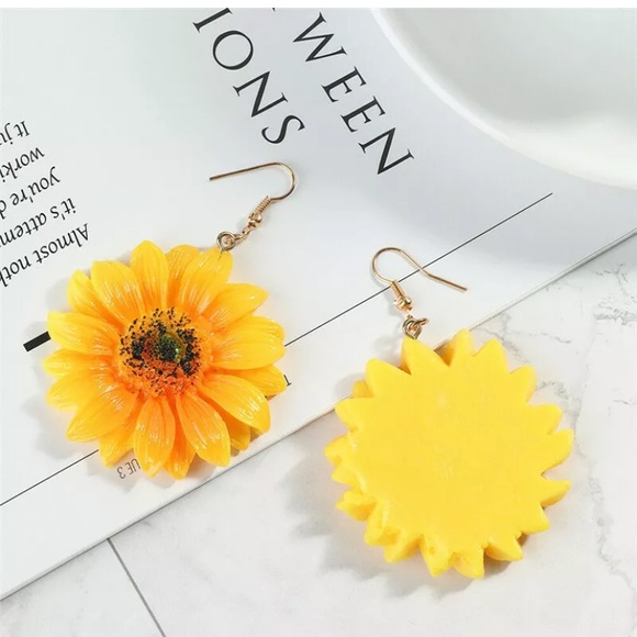 Fashion Cute Acrylic Sunflower Plant Earrings - Picture 3 of 7